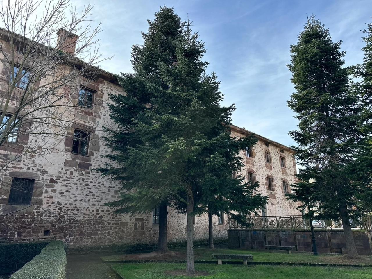 Hotel Y Albergue Real Fabrica De Ezcaray Kültér fotó