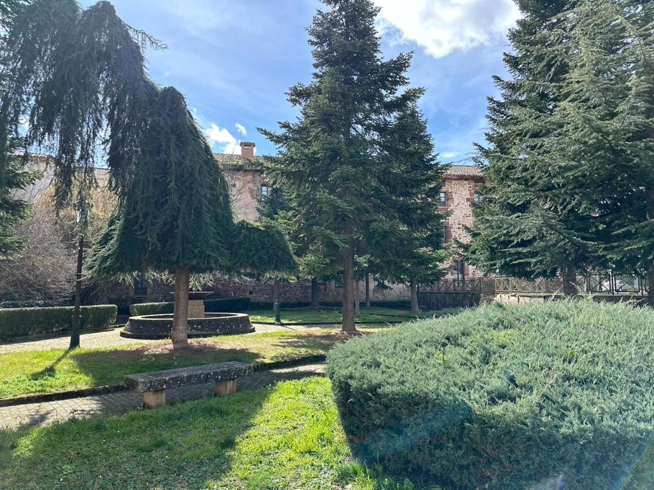 Hotel Y Albergue Real Fabrica De Ezcaray Kültér fotó